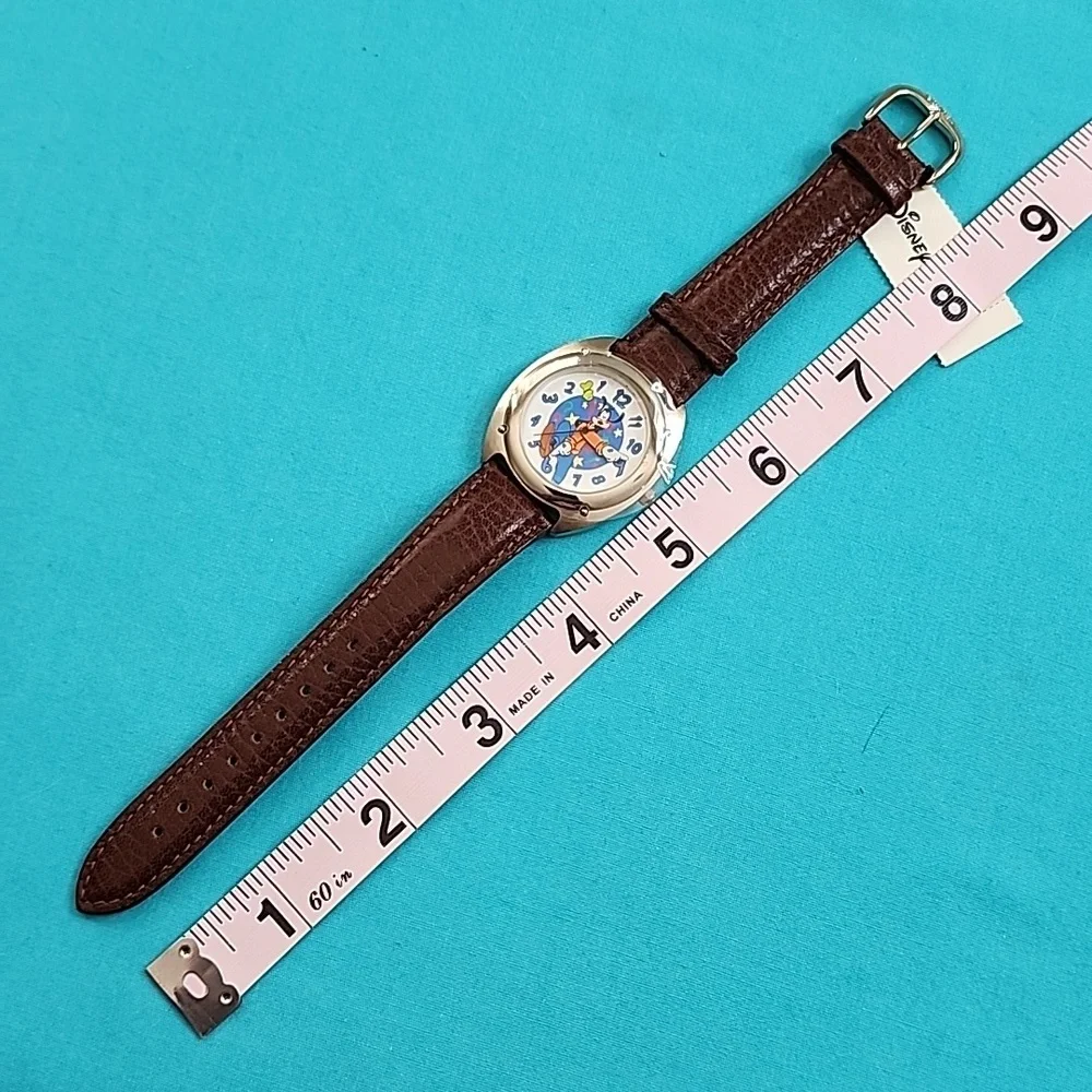 BNIB Rare Vintage Disney Backward Running Goofy Watch